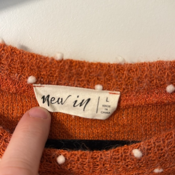 Burnt orange sweater with white polka dots - Picture 2 of 3